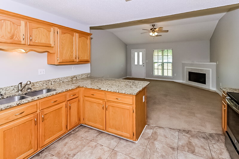 1,690/Mo, 7438 Crystal Dr Horn Lake, MS 38637 Kitchen View
