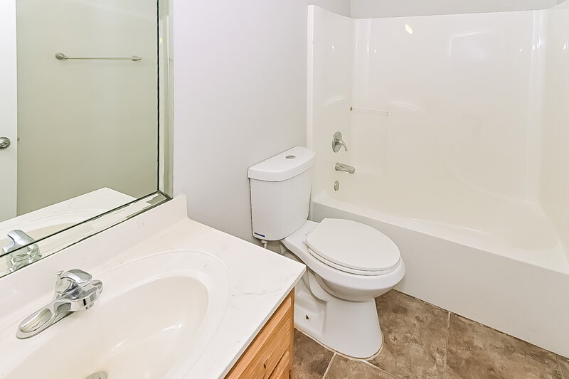 1,690/Mo, 7438 Crystal Dr Horn Lake, MS 38637 Bathroom View