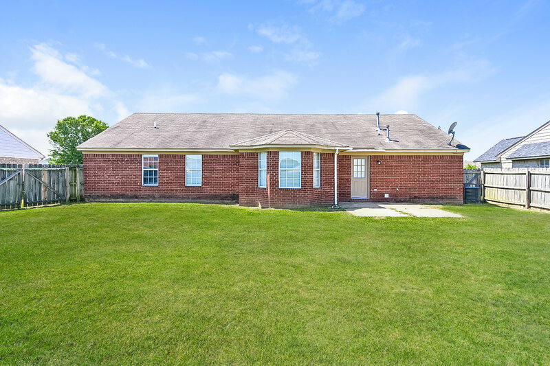 1,690/Mo, 7438 Crystal Dr Horn Lake, MS 38637 Rear View