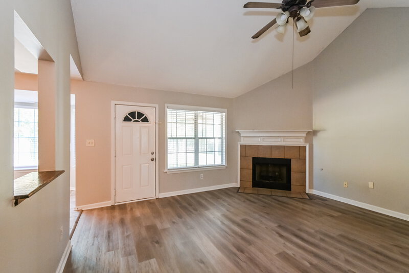 2,310/Mo, 7605 Caitlynn Circle W Horn Lake, MS 38637 Living Room View 2