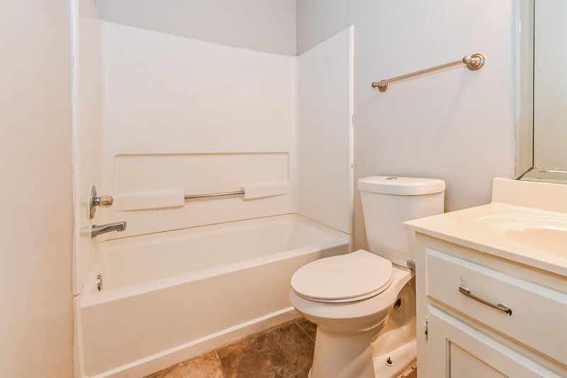 2,310/Mo, 7605 Caitlynn Circle W Horn Lake, MS 38637 Main Bathroom View