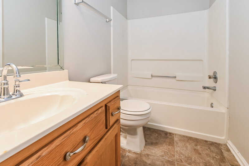 2,310/Mo, 7605 Caitlynn Circle W Horn Lake, MS 38637 Bathroom View