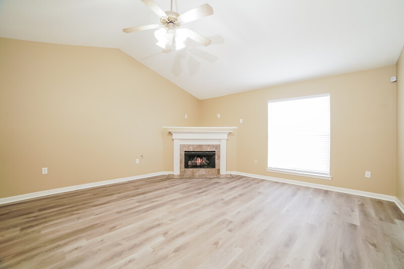 1,560/Mo, 6932 Wrenwood Dr Horn Lake, MS 38637 Living Room View