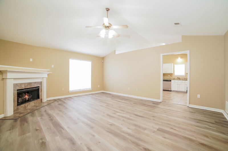 1,560/Mo, 6932 Wrenwood Dr Horn Lake, MS 38637 Living Room View 3