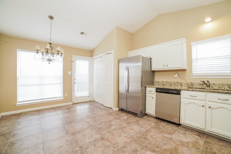 1,560/Mo, 6932 Wrenwood Dr Horn Lake, MS 38637 Kitchen View
