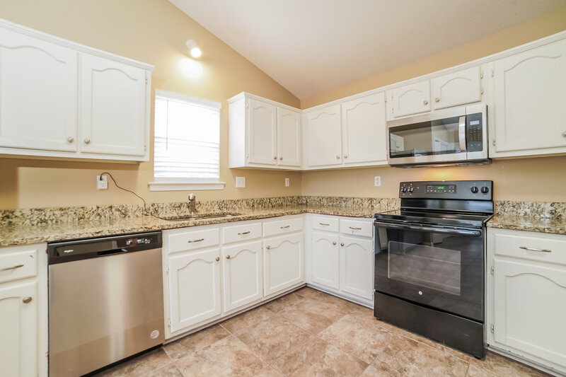 1,560/Mo, 6932 Wrenwood Dr Horn Lake, MS 38637 Kitchen View 2