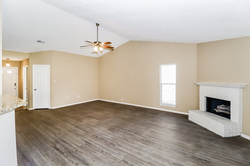 1,430/Mo, 7174 Brandee Dr Horn Lake, MS 38637 Living Room View 2