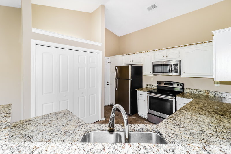 1,430/Mo, 7174 Brandee Dr Horn Lake, MS 38637 Kitchen View 2