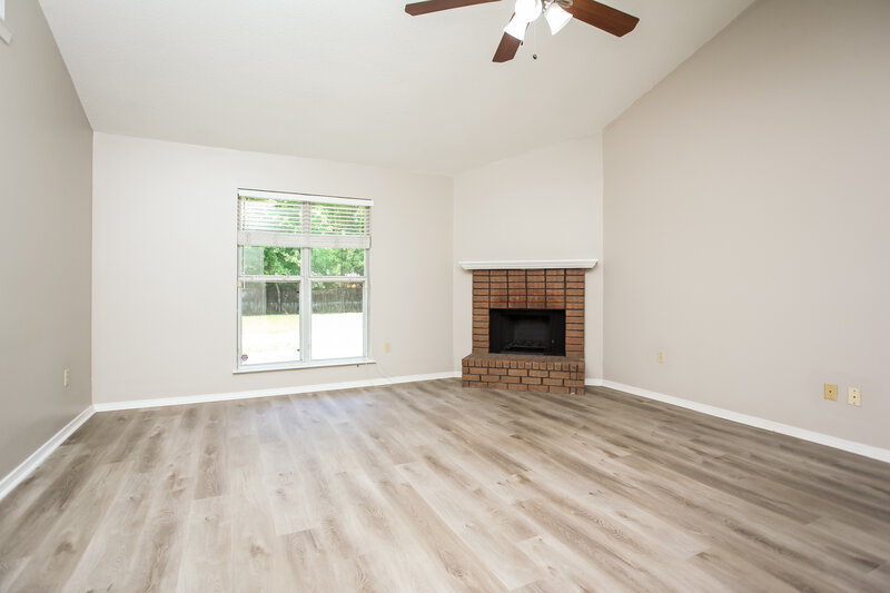 1,620/Mo, 6825 Dunbarton Dr Horn Lake, MS 38637 Living Room View