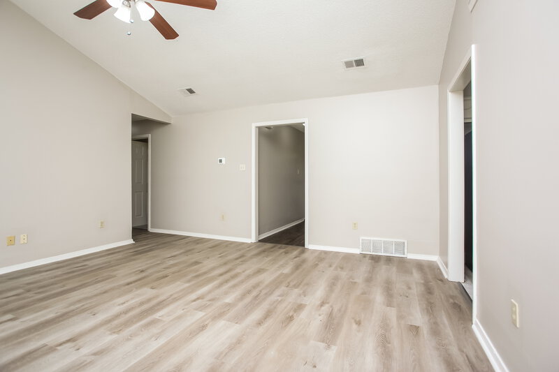 1,620/Mo, 6825 Dunbarton Dr Horn Lake, MS 38637 Living Room View 2