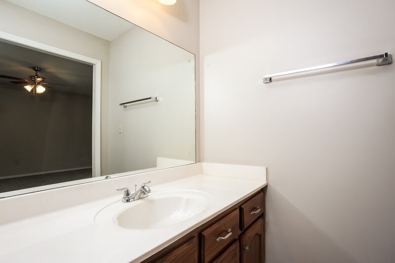 1,620/Mo, 6825 Dunbarton Dr Horn Lake, MS 38637 Main Bathroom View