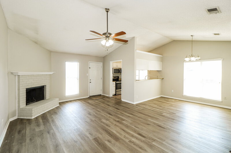 1,455/Mo, 4153 Anderton Blvd Horn Lake, MS 38637 Living Room View 2