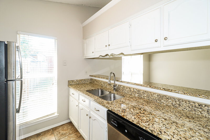 1,455/Mo, 4153 Anderton Blvd Horn Lake, MS 38637 Kitchen View 2