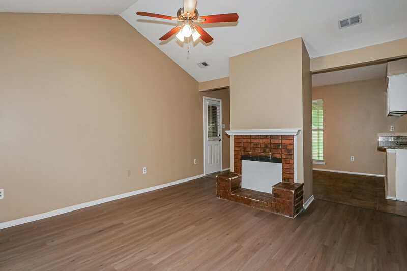 1,580/Mo, 6635 Dunbarton Dr Horn Lake, MS 38637 Living Room View