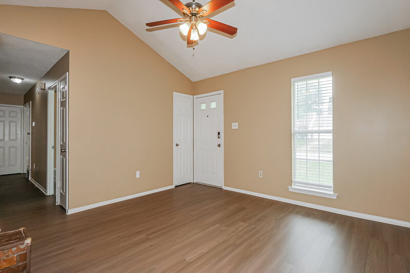 1,580/Mo, 6635 Dunbarton Dr Horn Lake, MS 38637 Living Room View 2