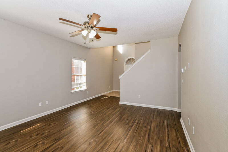 1,805/Mo, 9915 White Poplar Dr Olive Branch, MS 38654 Living Room View 2