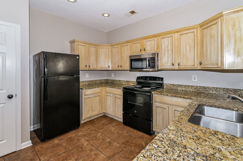 1,805/Mo, 9915 White Poplar Dr Olive Branch, MS 38654 Kitchen View 2