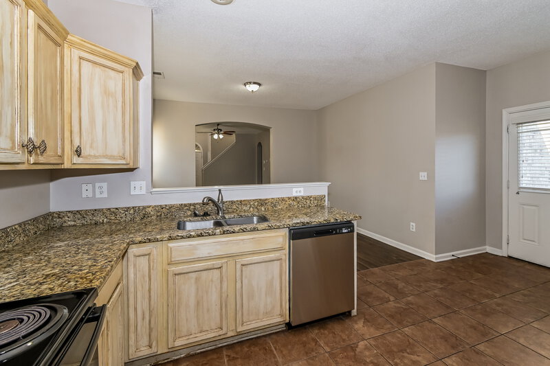 1,805/Mo, 9915 White Poplar Dr Olive Branch, MS 38654 Kitchen View 3