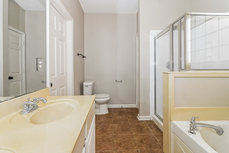 1,805/Mo, 9915 White Poplar Dr Olive Branch, MS 38654 Main Bathroom View