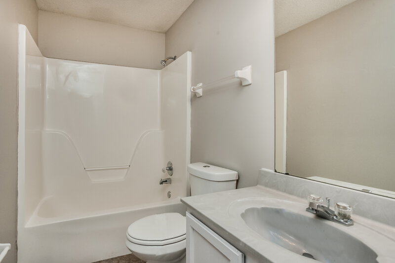 2,090/Mo, 7195 Hunters Forest Drive Olive Branch, MS 38654 Bathroom View