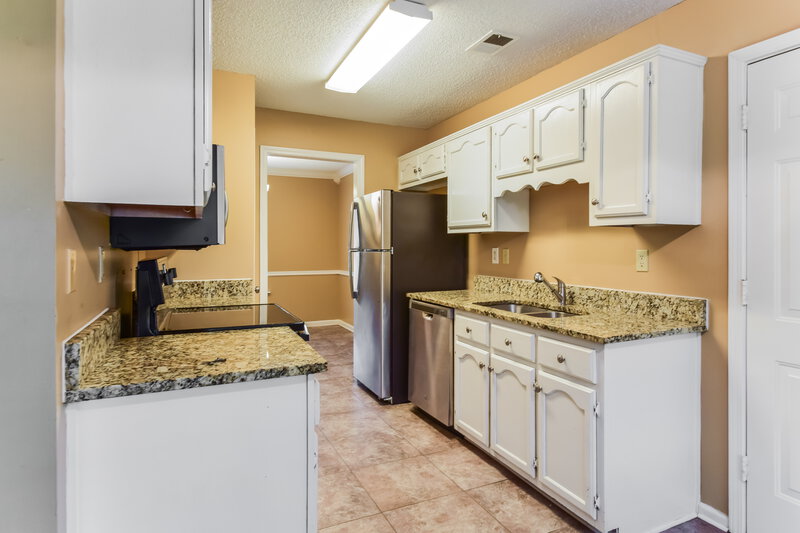 1,935/Mo, 6020 Oak Ridge Dr Olive Branch, MS 38654 Kitchen View 2