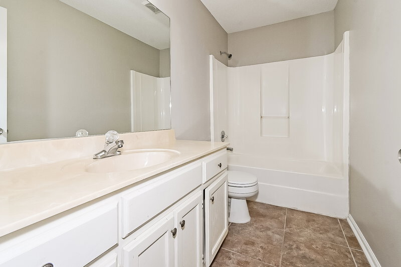 2,060/Mo, 10020 Fox Chase Dr Olive Branch, MS 38654 Bathroom View