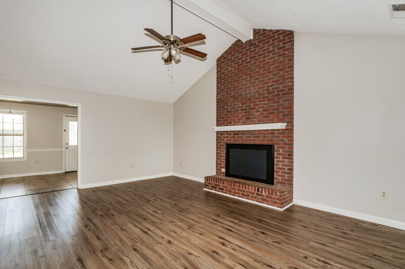 1,910/Mo, 7352 Alexander Rd Olive Branch, MS 38654 Living Room View