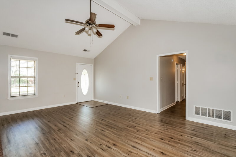 1,910/Mo, 7352 Alexander Rd Olive Branch, MS 38654 Living Room View 2