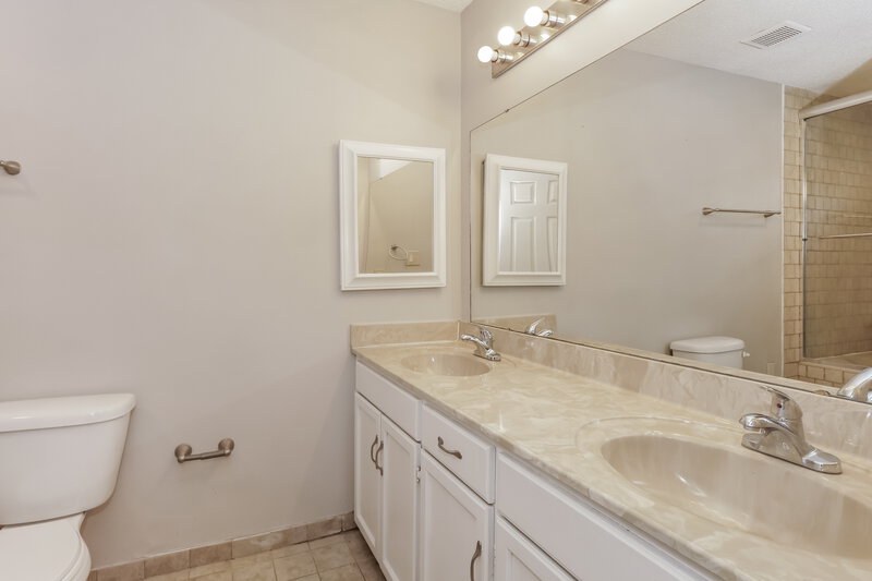 1,910/Mo, 7352 Alexander Rd Olive Branch, MS 38654 Main Bathroom View