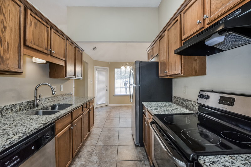 1,715/Mo, 5780 Lancaster Dr Olive Branch, MS 38654 Kitchen View 2