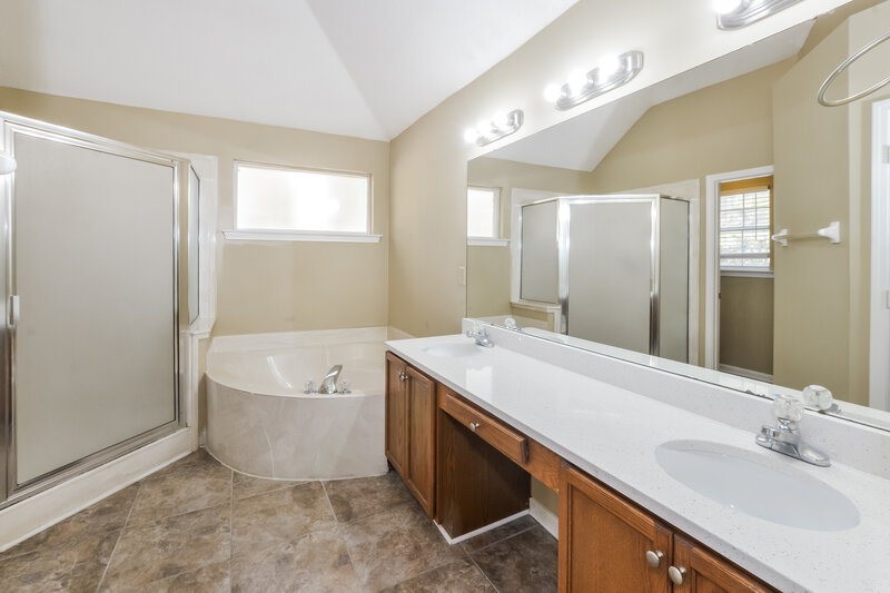 1,715/Mo, 5780 Lancaster Dr Olive Branch, MS 38654 Main Bathroom View