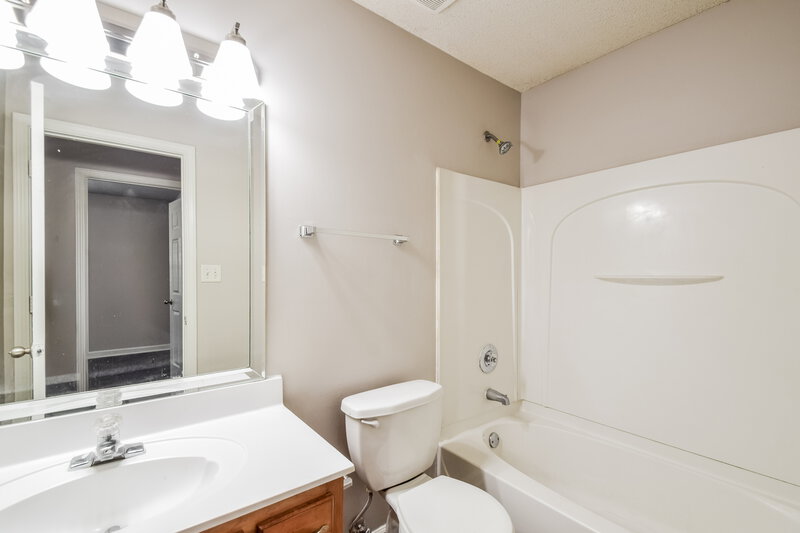 2,080/Mo, 5604 Corvin Ln Southaven, MS 38671 Bathroom View