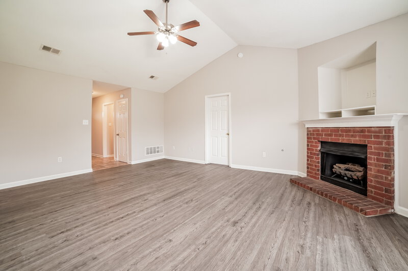 2,690/Mo, 1656 Mary Payton Dr Southaven, MS 38671 Living Room View 3
