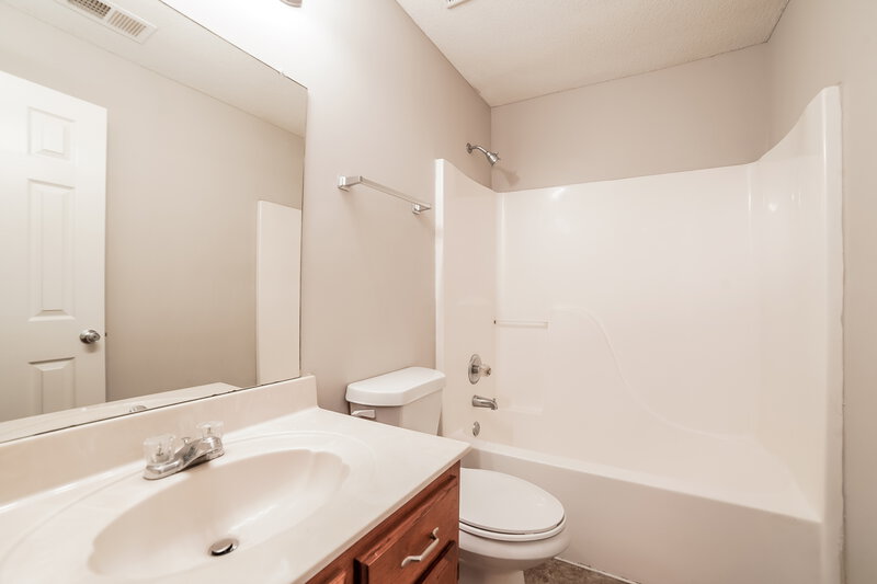 2,690/Mo, 1656 Mary Payton Dr Southaven, MS 38671 Bathroom View