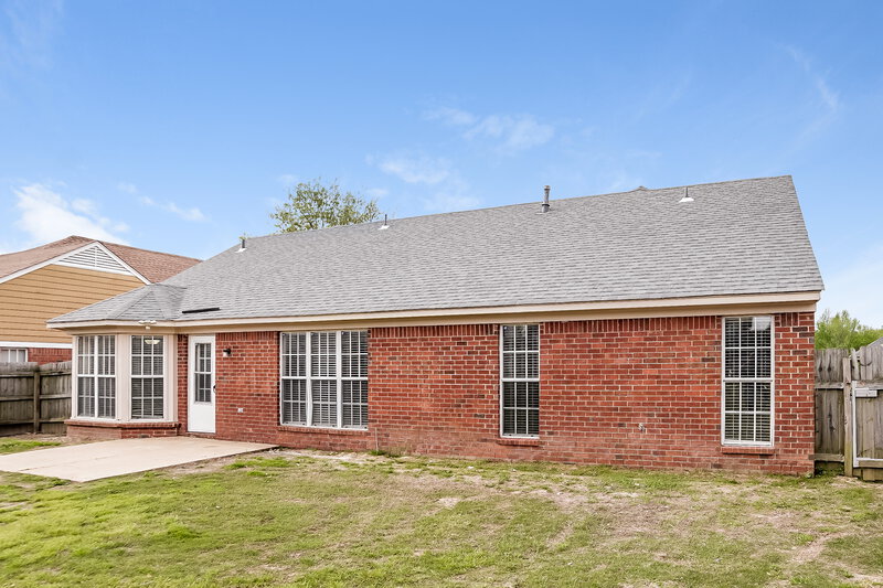 2,690/Mo, 1656 Mary Payton Dr Southaven, MS 38671 Rear View