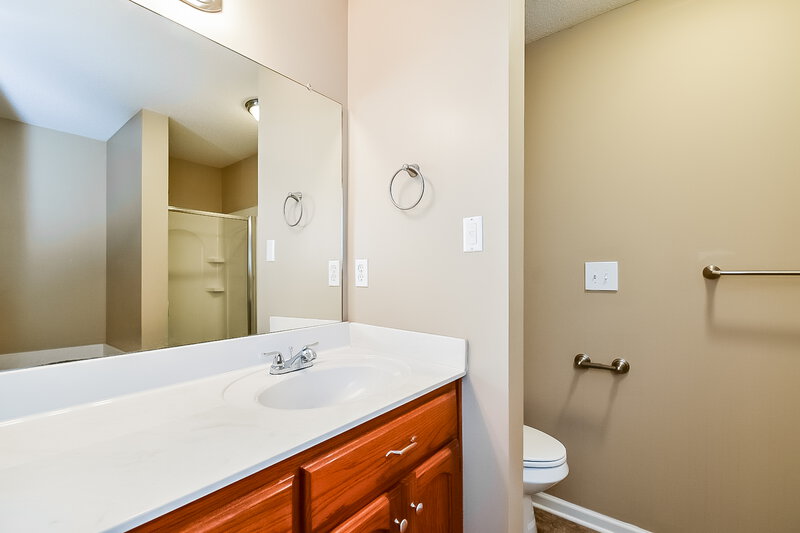 1,490/Mo, 5440 Pollard Dr Southaven, MS 38671 Main Bathroom View