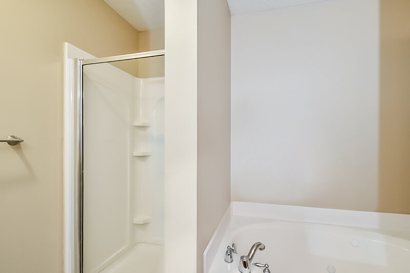 1,490/Mo, 5440 Pollard Dr Southaven, MS 38671 Main Bathroom View 2