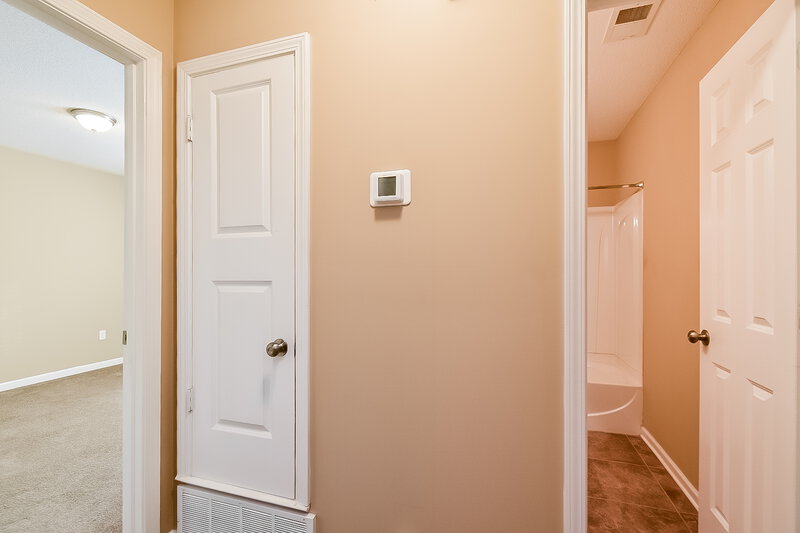 1,490/Mo, 5440 Pollard Dr Southaven, MS 38671 Hallway View