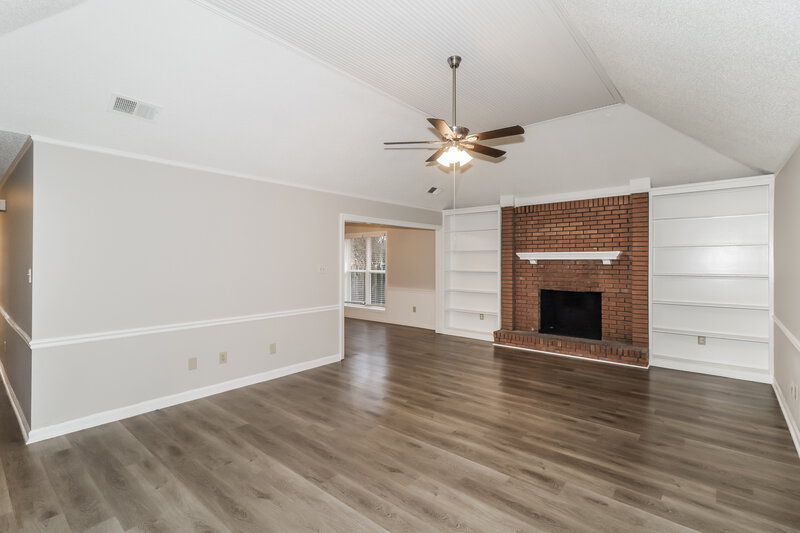 1,920/Mo, 5465 Pear Dr Southaven, MS 38671 Living Room View 2