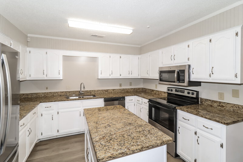 1,920/Mo, 5465 Pear Dr Southaven, MS 38671 Kitchen View 2