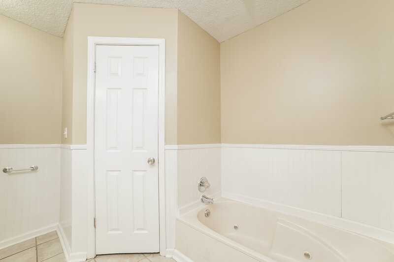 1,805/Mo, 6679 Tangleberry Cove Walls, MS 38680 Main Bathroom View
