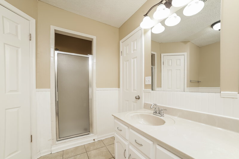 1,805/Mo, 6679 Tangleberry Cove Walls, MS 38680 Main Bathroom View 2