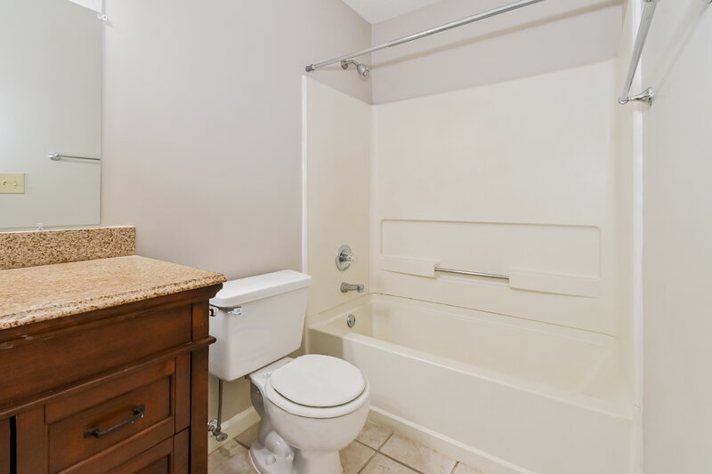 1,595/Mo, 7184 Brandee Dr Horn Lake, MS 38637 Main Bathroom View