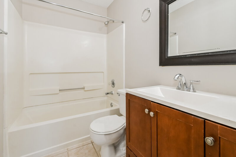 1,595/Mo, 7184 Brandee Dr Horn Lake, MS 38637 Bathroom View