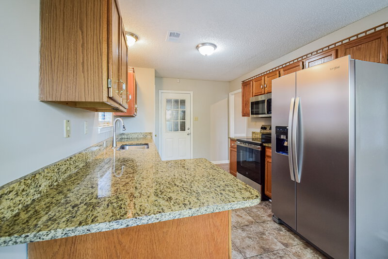 1,785/Mo, 7117 Goodman Ridge Dr Olive Branch, MS 38654 Kitchen View 2