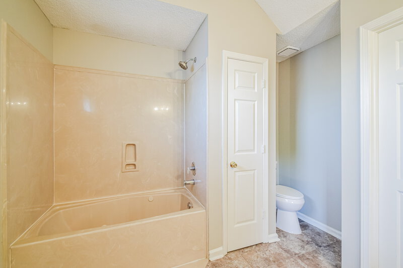 1,785/Mo, 7117 Goodman Ridge Dr Olive Branch, MS 38654 Main Bathroom View