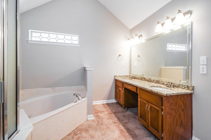 1,720/Mo, 7340 Durango Dr Horn Lake, MS 38637 Main Bathroom View