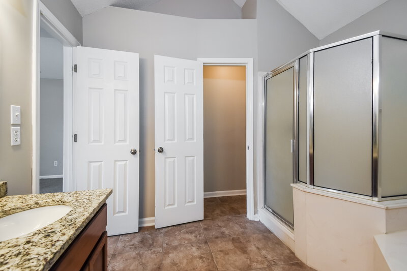 1,720/Mo, 7340 Durango Dr Horn Lake, MS 38637 Main Bathroom View 2