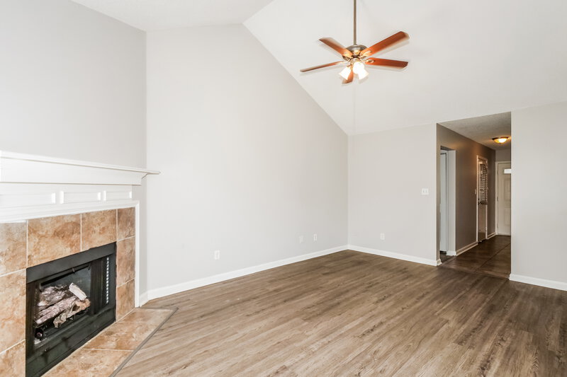 1,690/Mo, 1651 Thomas St Horn Lake, MS 38637 Living Room View