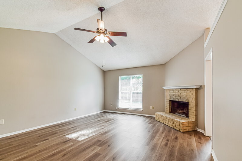 1,700/Mo, 7171 Dunbarton Dr Horn Lake, MS 38637 Living Room View